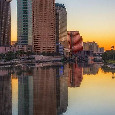 Chic Bungalow Apartment Steps From Armature Works & Downtown Riverwalk Tampa Exterior foto