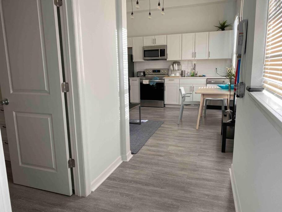 Chic Bungalow Apartment Steps From Armature Works & Downtown Riverwalk Tampa Exterior foto