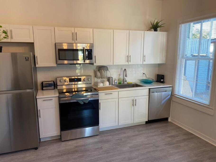 Chic Bungalow Apartment Steps From Armature Works & Downtown Riverwalk Tampa Exterior foto