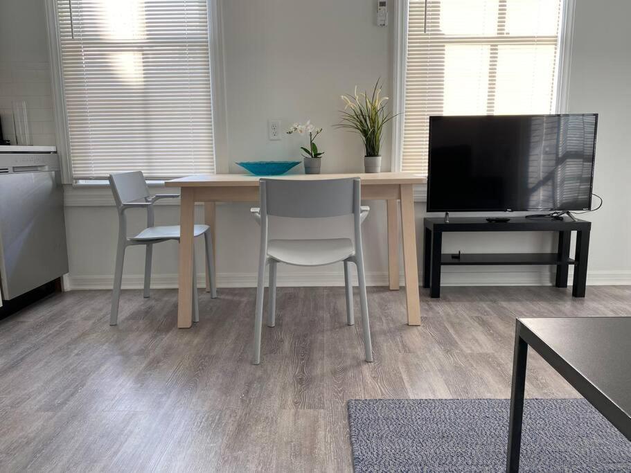 Chic Bungalow Apartment Steps From Armature Works & Downtown Riverwalk Tampa Exterior foto